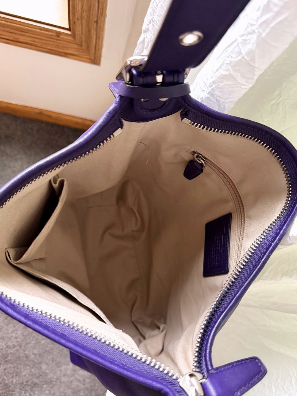 NWT VINTAGE COACH LEGACY PURPLE DUFFLE BAG
19889 - Picture 8 of 12